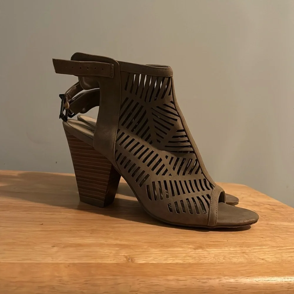 Just Fab heeled sandals - Picture 2 of 2